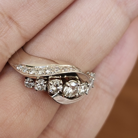 Beautiful Diamond ring In 14k Gold. - Picture 8 of 8